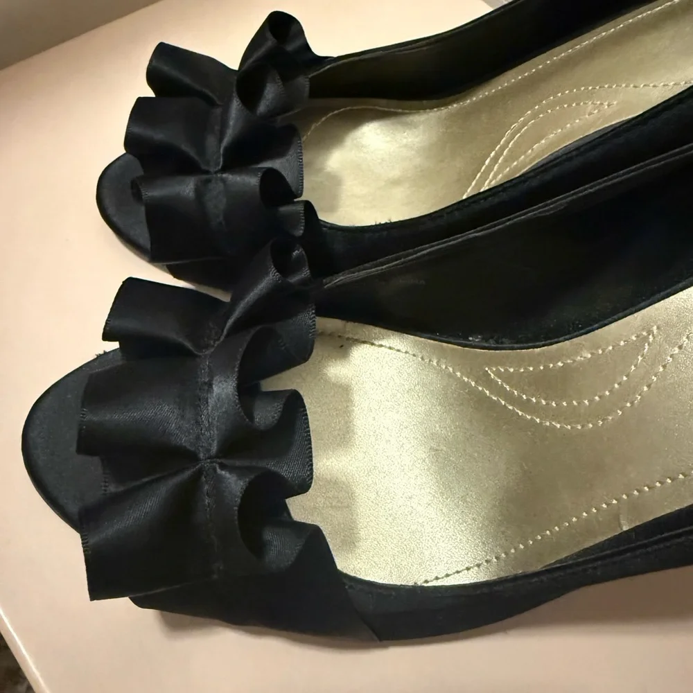Tahari Black Ruffle Peep Toe Heels - Picture 4 of 5